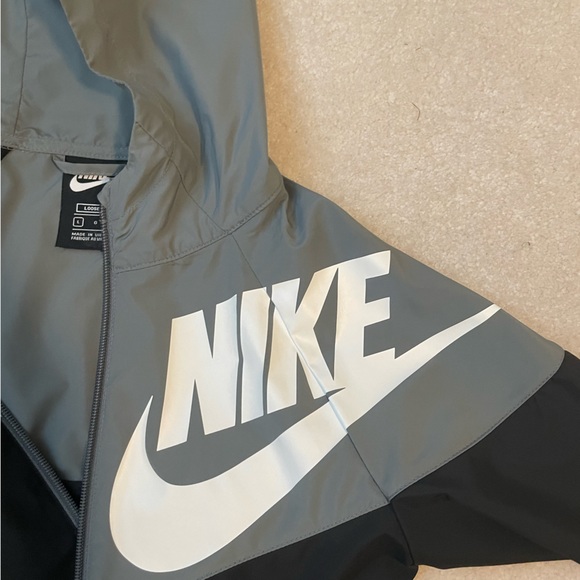 Nike Boy's Sportswear Windrunner Hooded Jacket - Picture 8 of 8